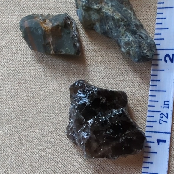 Collection of Six Crystals - Picture 2 of 4